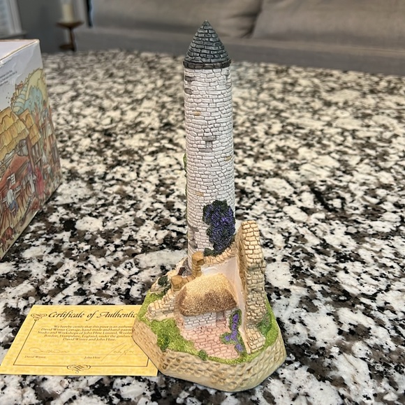 David Winter Cottages Irish Round Tower SIGNED! - Picture 3 of 7
